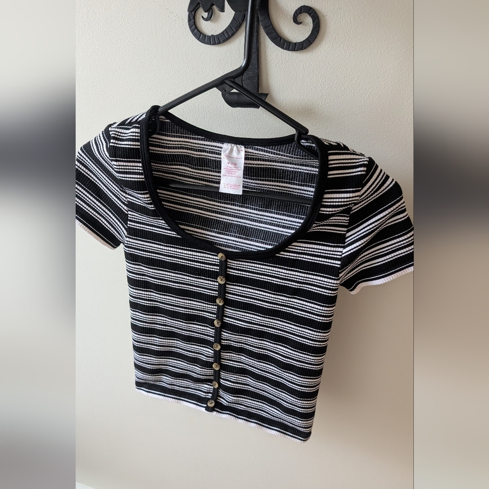 No Boundaries seamless striped button down T-shirt. Size medium juniors